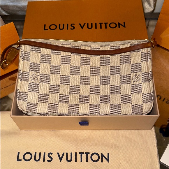 Authentic Louis Vuitton Damier Azur Pochette Accessoires - Picture 1 of 16